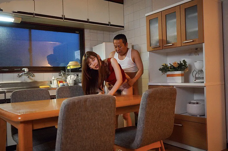 Con gái bị Người chồng mới của má địt mỗi ngày, cho dù đã có người yêu